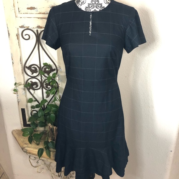 Banana Republic Dresses & Skirts - Banana republic navy window pane print dress